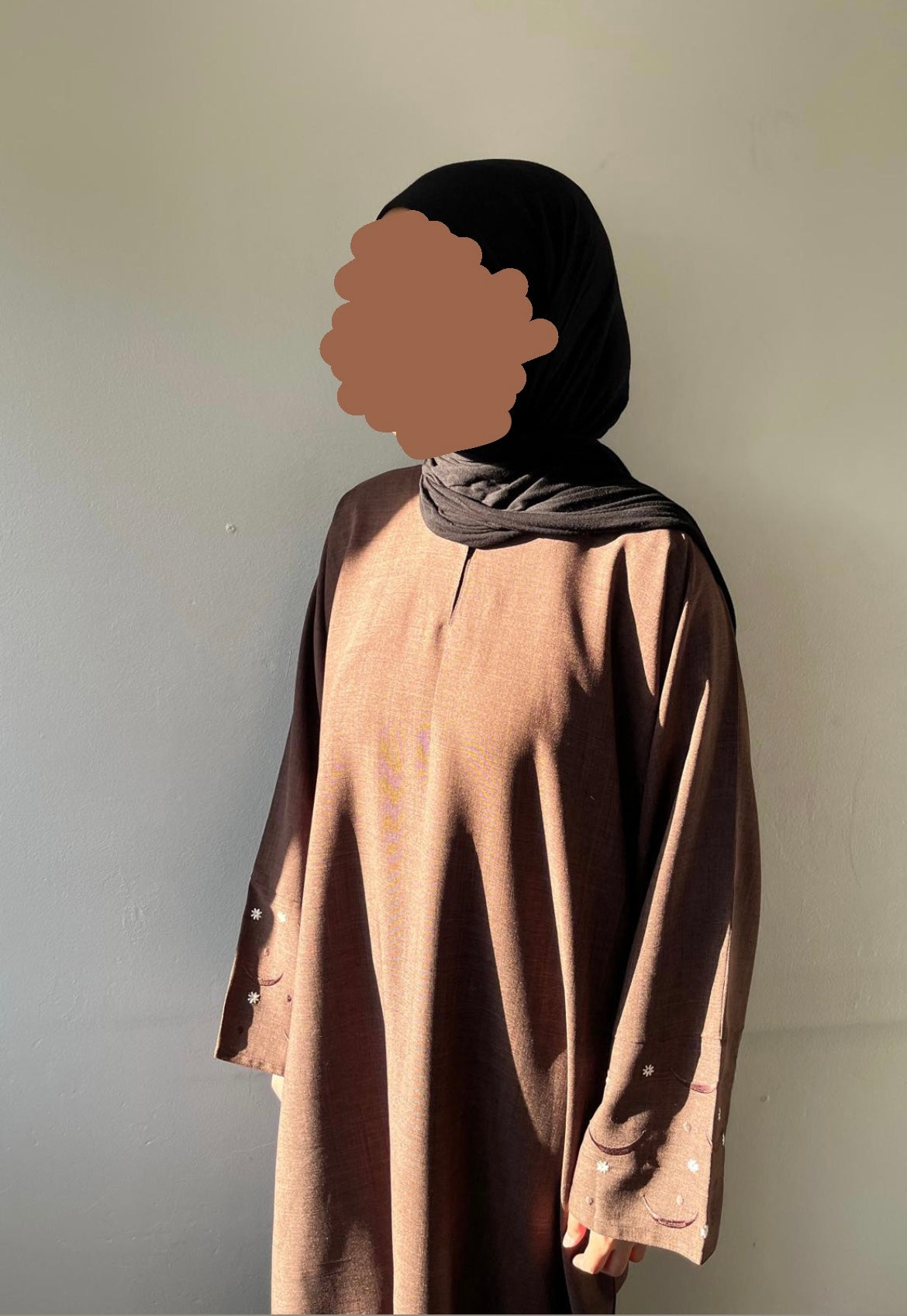 Crescent Embroidered Linen Abaya in Mocha