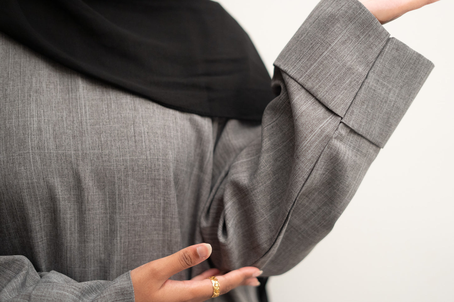 Linen Closed Abaya in Grey